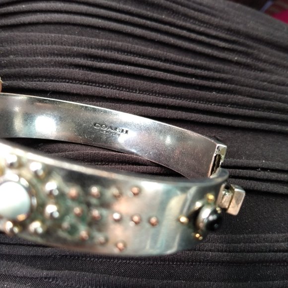 Coach Womens snap thick bracelet with starburst front design marked - Picture 4 of 4